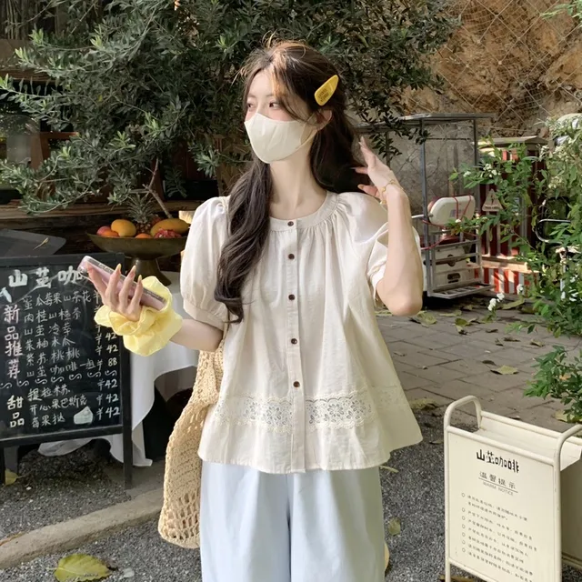 法式杏色蕾丝镂空拼接泡泡袖衬衫女夏宽松显瘦减龄套头娃娃衫上衣