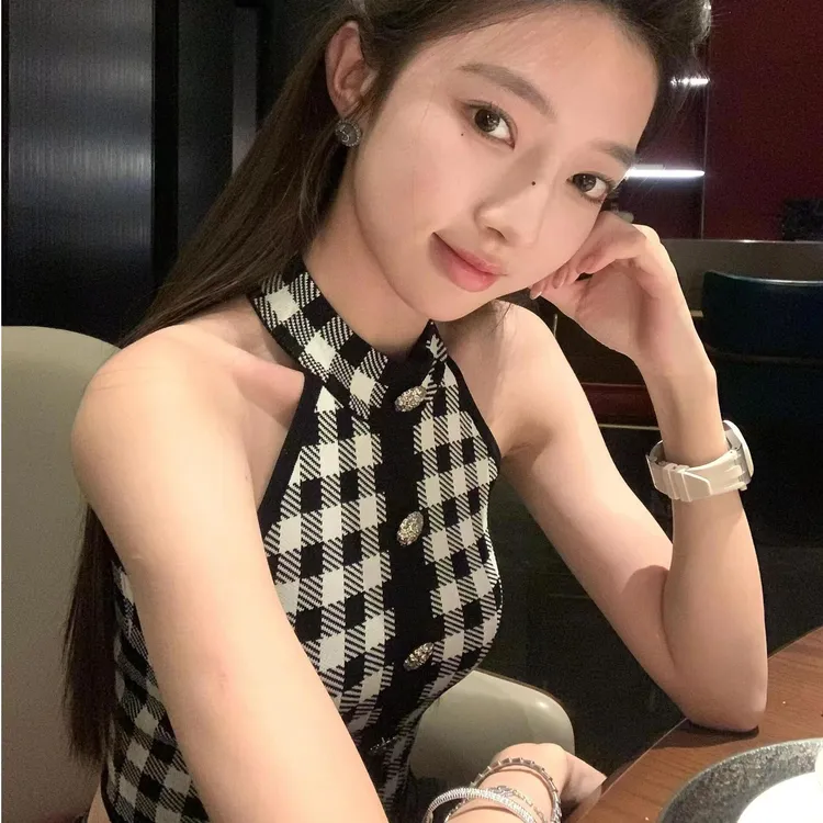 通勤黑白格复古无袖挂脖背心针织女上衣修身夏季百搭内搭外穿显瘦