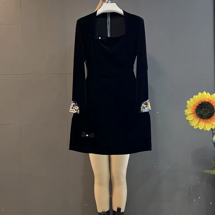 新中式气质优雅国风方领收腰显瘦丝绒连衣裙