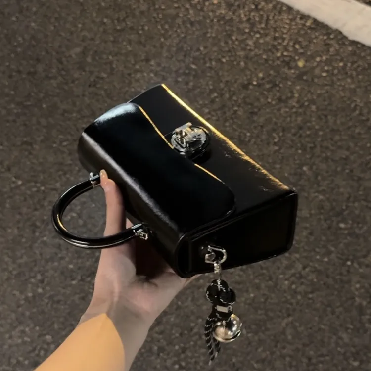 新款时尚百搭设计2025单肩斜挎包女高级感小众手提包包通勤包女