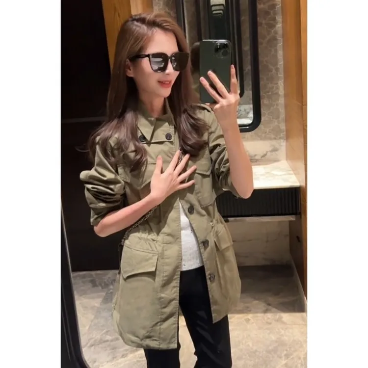 今年流行军绿色风衣外套女2025秋季高级感独特超好看抽绳短款上衣