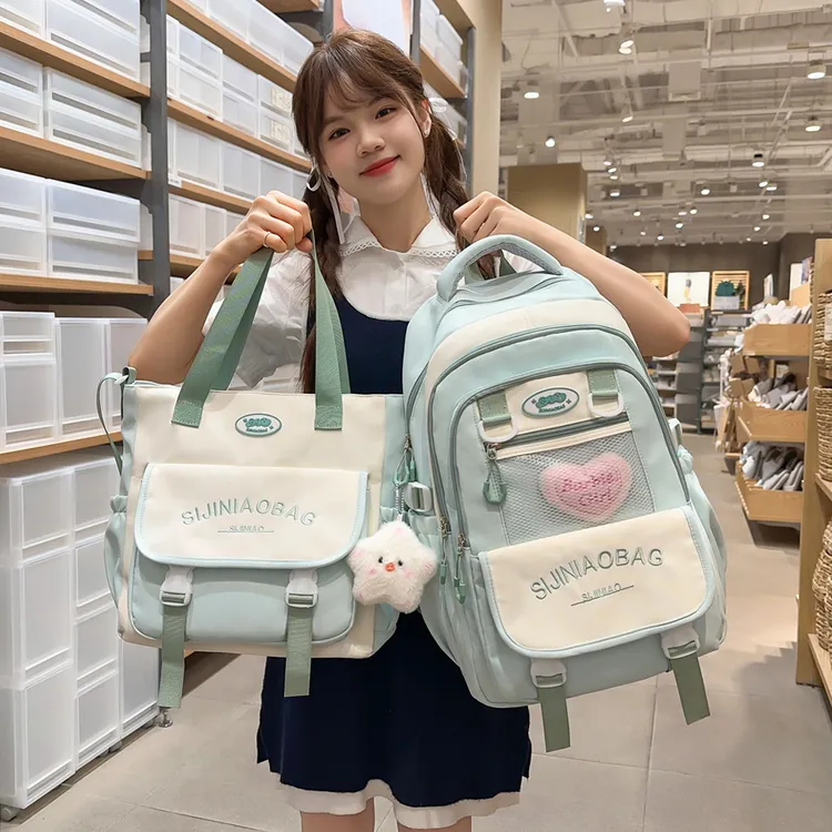 书包女韩版学院风初中生大容量双肩包小学生百搭校园减负轻便背包