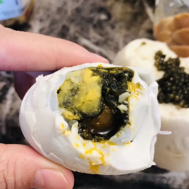 1【顺丰包邮】臭咸鸭蛋黑黄咸鸭蛋臭鸭蛋变蛋流油起沙【冷藏储存】
