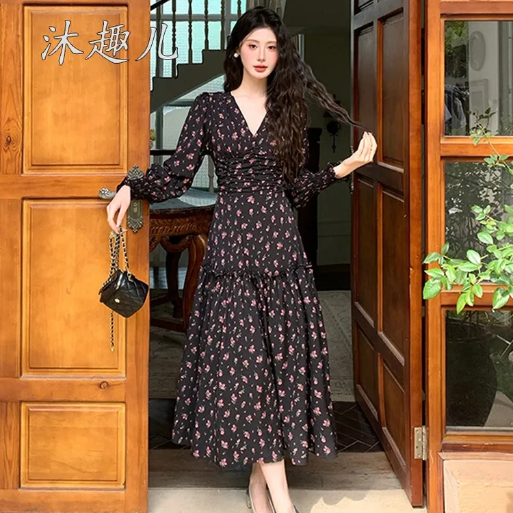 黑色碎花连衣裙长款v领气质轻奢高级感茶歇裙子法式复古收腰显瘦