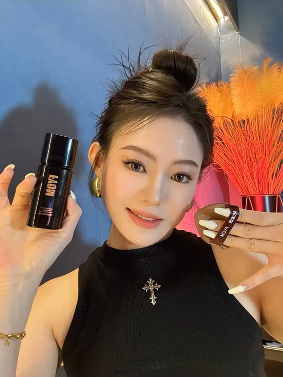 （新款）妃漾迷FYOM定妆遮瑕粉底液 遮瑕持妆不脱妆 细腻哑光持久2商品图