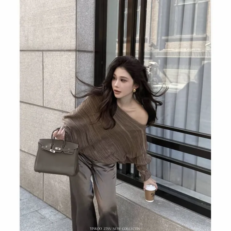Yinkoo「香颂假日」秋季慵懒女老钱显瘦不规则肌理感针织羊毛上衣