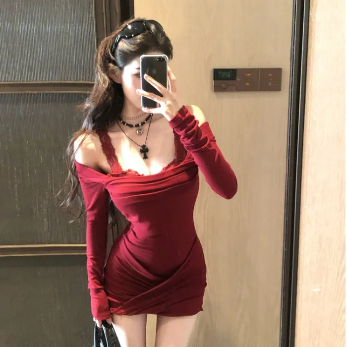 蕾丝假两件性感红色挂脖抹胸连衣裙女纯欲风辣妹修身露肩包臀短裙