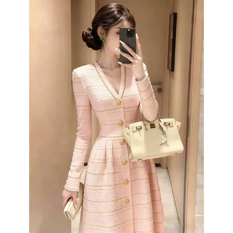 冬季巨好看富家千金miu系粉色小香风气质v领连衣裙女冬季2025新款