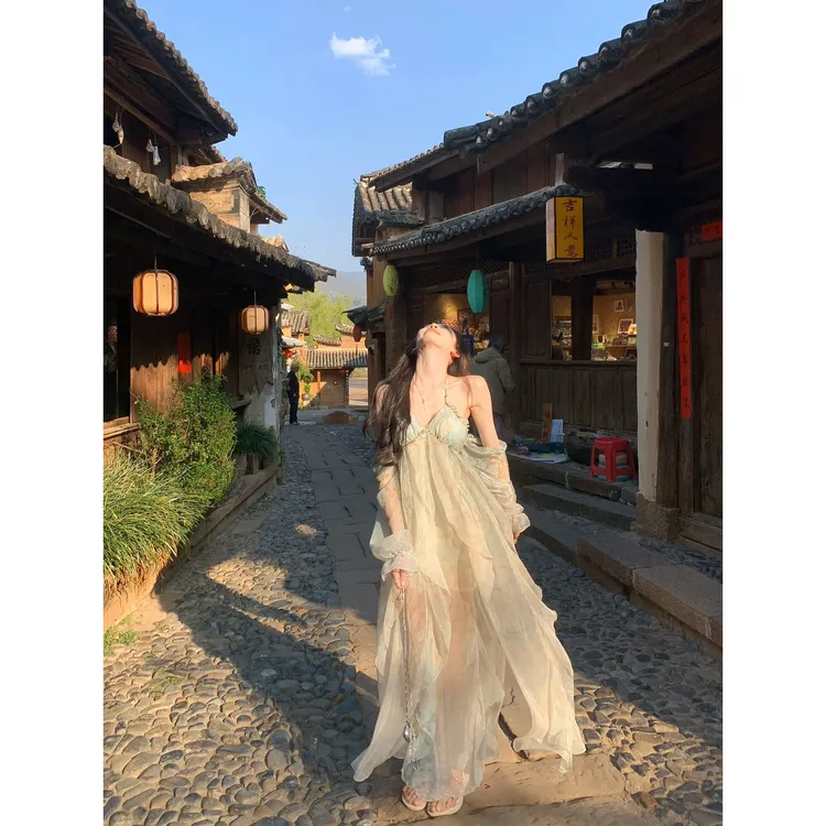 重工新款时尚气质薄荷绿显瘦露背辣妹连衣裙性感仙气收腰不规格