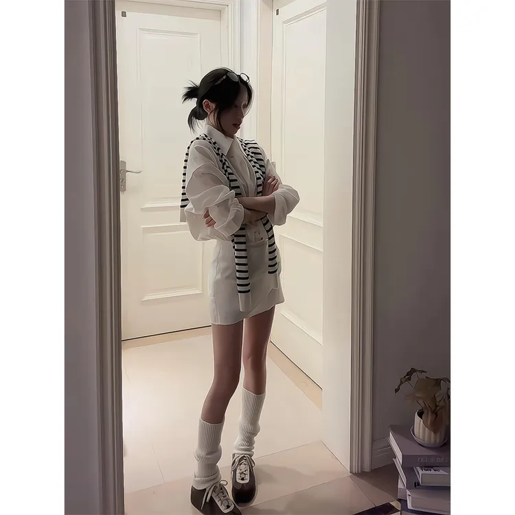 2025春夏季白色Polo领长袖衬衫连衣裙包臀短裙气质百搭休闲高级感