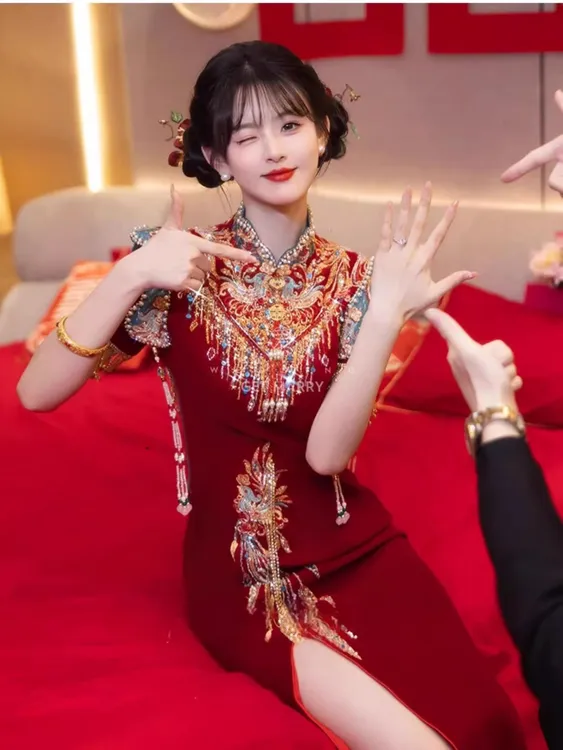 新中式红色旗袍敬酒服2025新款丝绒新娘结婚订婚回门礼服裙小个子