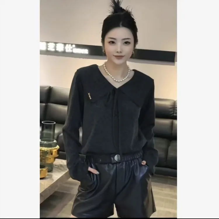 新款时尚娃娃领遮肉显瘦气质打底衫