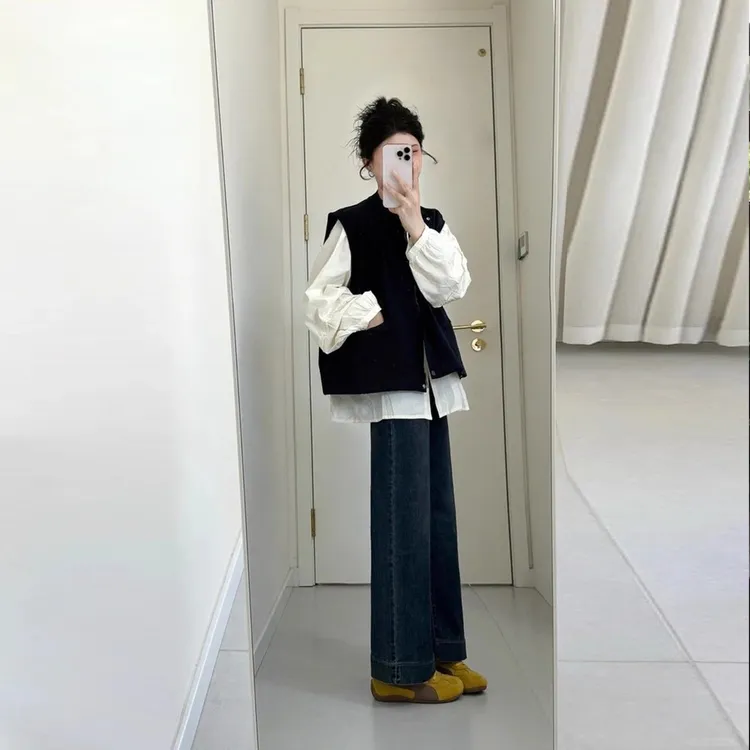秋装搭配一整套韩系穿搭白色衬衫叠穿马甲外套阔腿牛仔裤三件套女