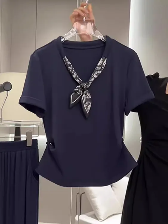 大码胖mm时尚减龄遮肚显瘦短袖T恤女士夏季法式设计感丝巾V领上衣