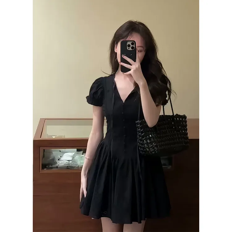 连衣裙女2025夏季新款法式气质收腰显瘦V领设计感泡泡袖短款裙子