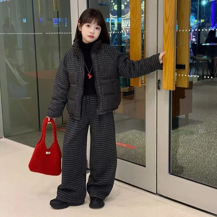 巨好看的超火套装女童2025冬装新款设计感格子棉服加绒加厚两件套