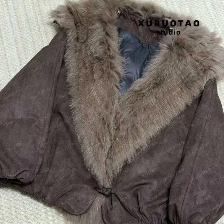 XURUOTAO 【雪狐派克】狐狸毛领拼接设计秋冬保暖咖色羽绒服 T5905