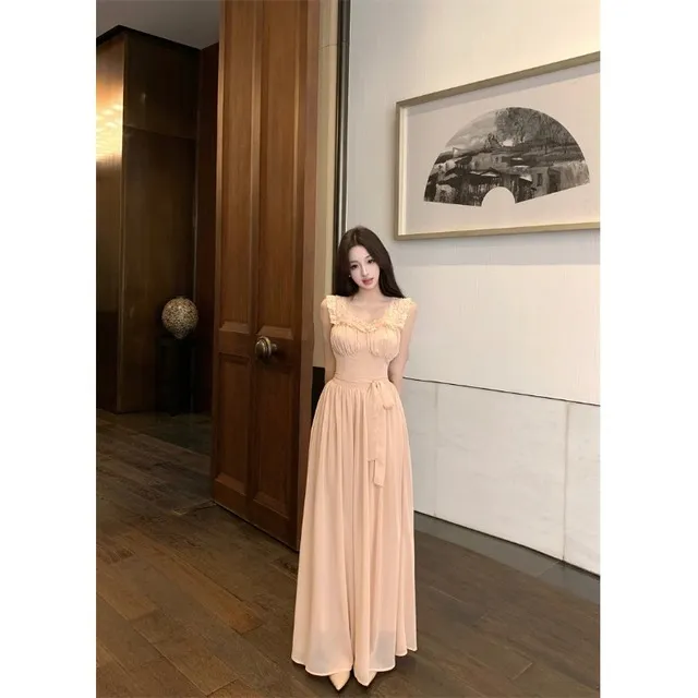 蕾丝拼接粉色方领吊带连衣裙女夏季绑带修身裙子纯欲高腰大摆长裙