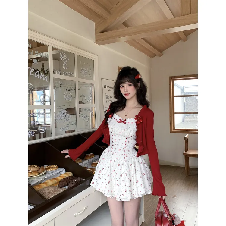 越韩小鱼 cherry小樱桃 法式方领碎花小飞袖连衣裙红色开衫两件套