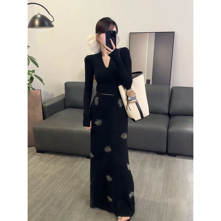 辣妹性感V长袖内搭上衣女秋季新款修身显瘦烫钻半身裙长裙两件套
