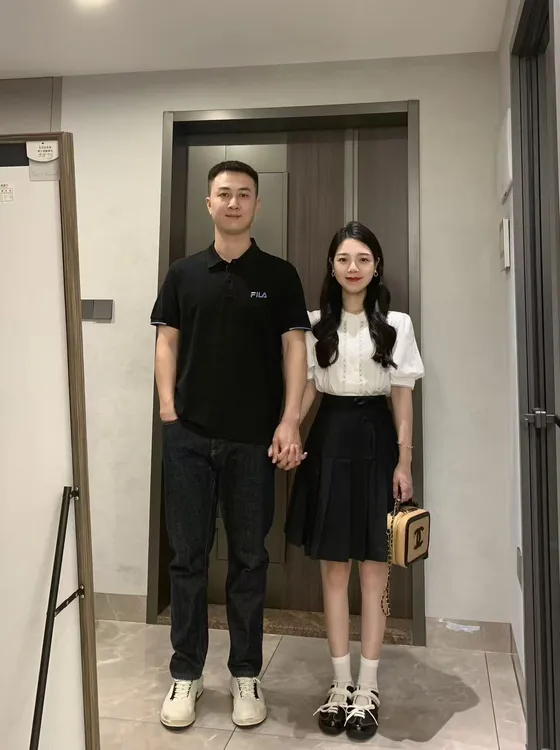 2025夏季新款法式蕾丝边白色立领泡泡袖衬衫藏青色百褶半身裙套装