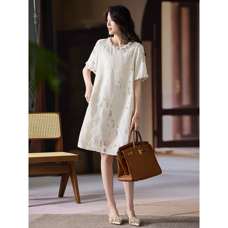 2025夏季新款欧货时尚高级感简约优雅圆领不规则短袖直筒连衣裙女
