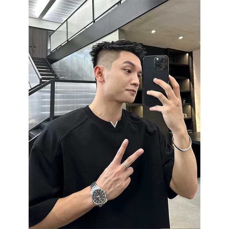 22号穿搭【显肩宽小V设计款】夏季男士短袖T恤高级感简约宽松七分袖