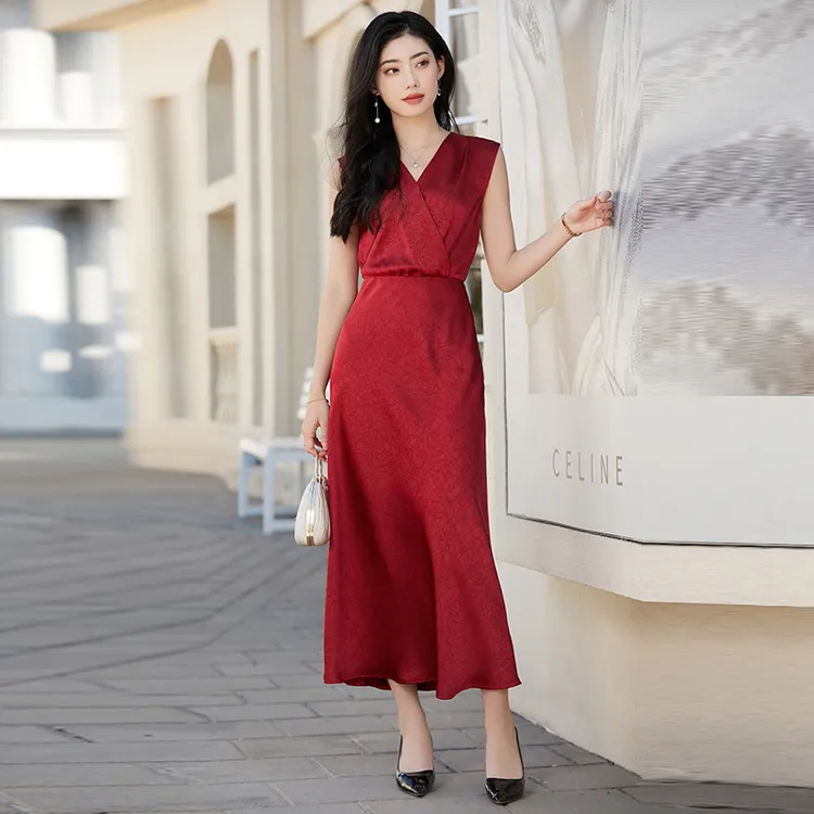 B无袖黑色连衣裙女2025年夏季新款高级感气质V领收腰醋酸长款A字