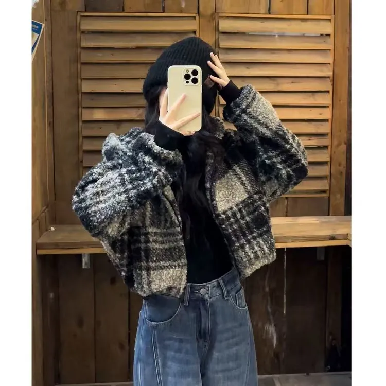 1055【复合宝宝绒】连帽短款外套冬季格子条纹宽松百搭长袖上衣女