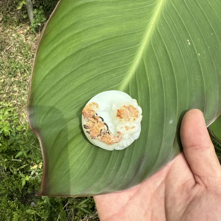 白玉仿古雕刻貔貅手把件