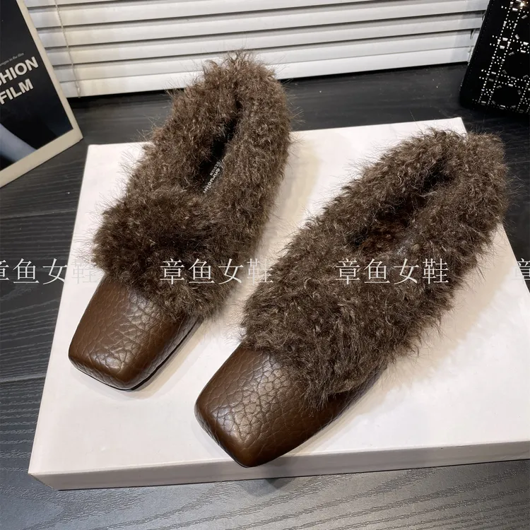 巨好看网红羊羔毛复古一脚蹬毛毛鞋方头内增高坡跟加绒单鞋女冬季