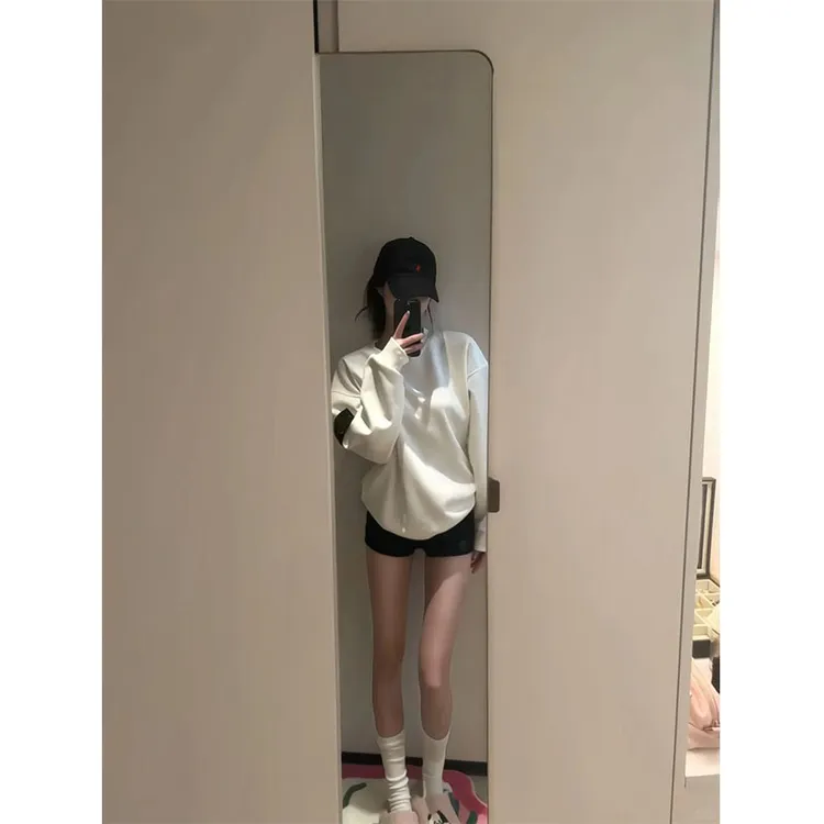 早春新款简约通勤风时尚圆领套头长袖上衣舒适百搭高腰休闲短裤女