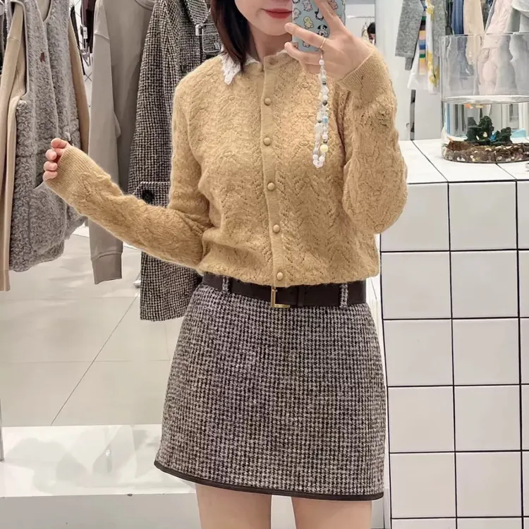 现货2025冬新款复古甜美镂空挑洞拼色领针织开衫上衣秋冬针织衫