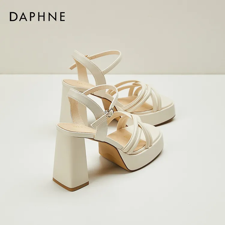 达芙妮一字扣白色粗跟凉鞋女款夏季2025新款仙女风露趾高跟鞋女鞋