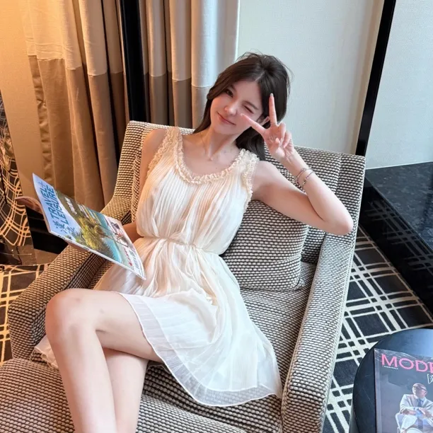 FAY【白栀茉莉】甜美温柔气质优雅蕾丝边边百褶腰部绑带连衣裙