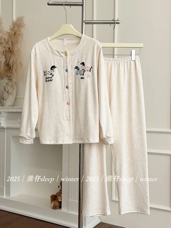 2025新款亲肤磨毛绒腊肠狗带胸垫甜美刺绣睡衣女秋冬加厚可爱开衫