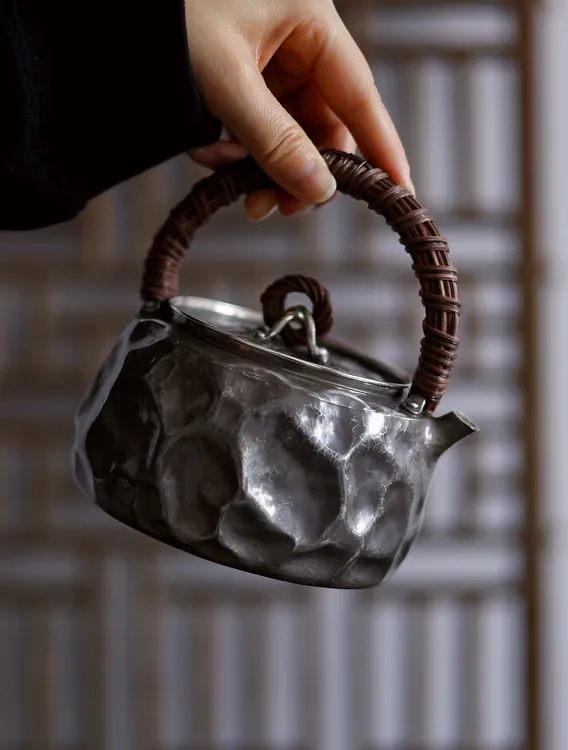 手作银岩肌一体银壶器而不舍作999银容量800cc重320g径13×高16cm