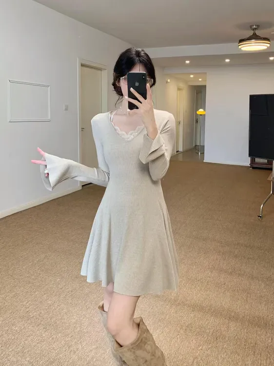 巨好看的长袖V领针织连衣裙女秋冬内搭小个子特别漂亮法式小裙子