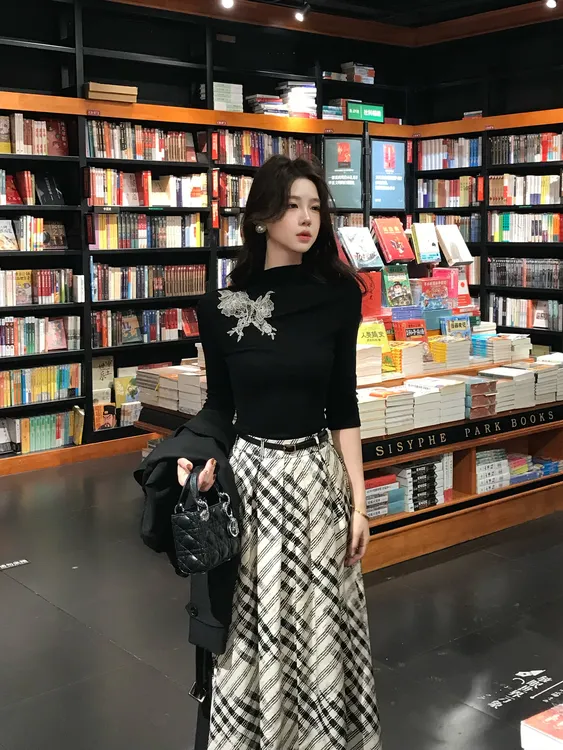 【早秋穿搭】2025年新款复古气质修身显瘦包臀吊带裙长袖开衫两件套