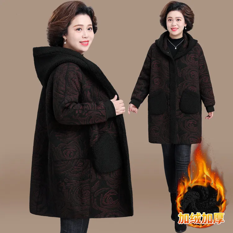 妈妈冬装外套2025新款中老年女秋冬加肥加大码洋气羊羔绒毛呢大衣
