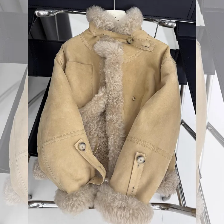 秋冬季加厚2025新款爆款卡其色立领皮毛一体小个子短款设计感外套