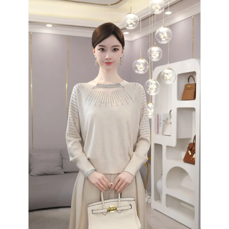 2025秋冬新款【QQ-1212JR】含绵羊毛燕麦色轻奢烫钻圆领镂空针织衫