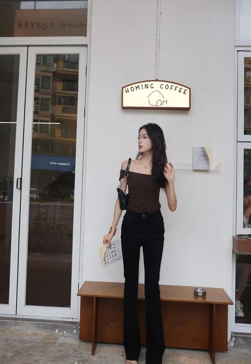 【法式典雅黑】典礼万面弹2026秋季新款黑色高腰喇叭气质喇叭牛仔裤