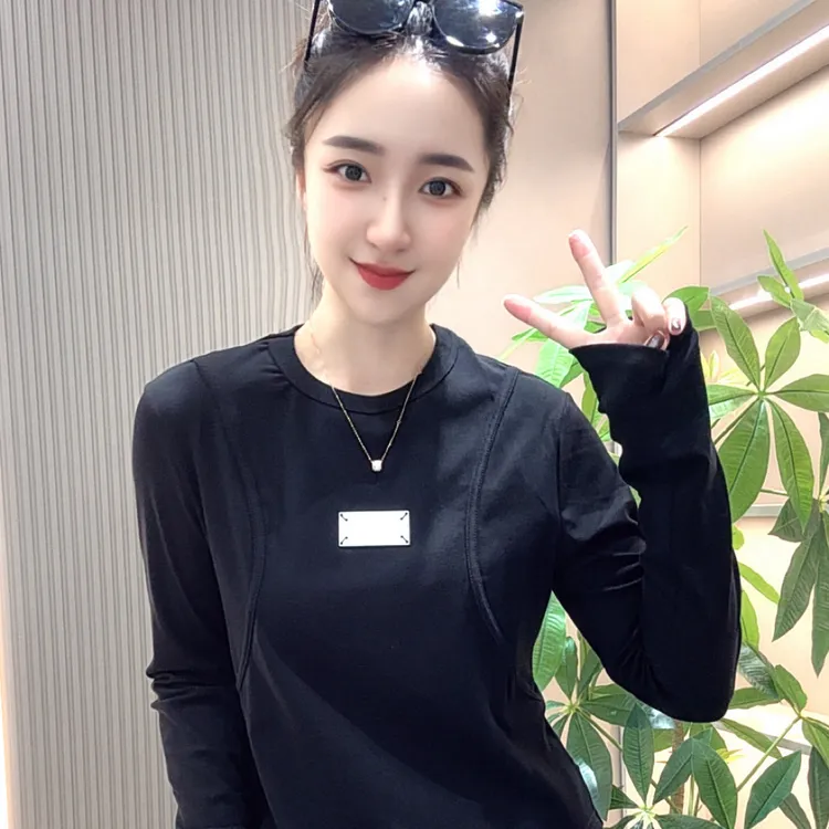 早秋圆领贴标打底衫
