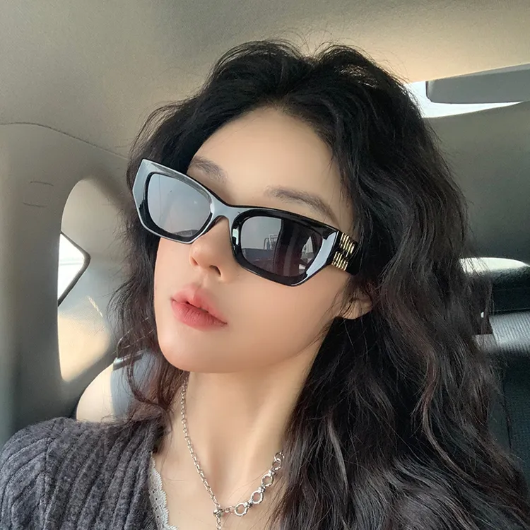 欧美高级感方形猫眼墨镜女网红同款时尚素颜显脸小凹造型太阳镜潮