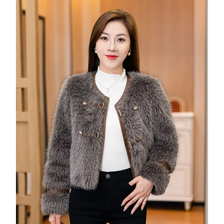 时尚高级感短款洋气女士冬装新款时髦设计感保暖皮毛一体外套上衣