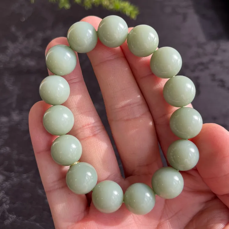 和田玉碧玉夹层料瓷白手串13.8mm圆珠 过灯无结构俄料碧玉浅粉青