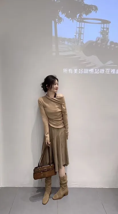 2025秋季新款韩系气质设计感褶皱不规则上衣不规则斜裁半身裙套装