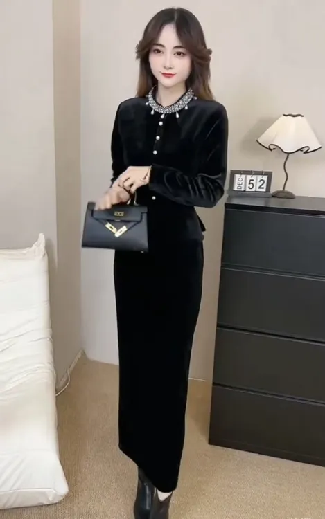 2025年秋冬季新款气质轻奢钻领连衣裙