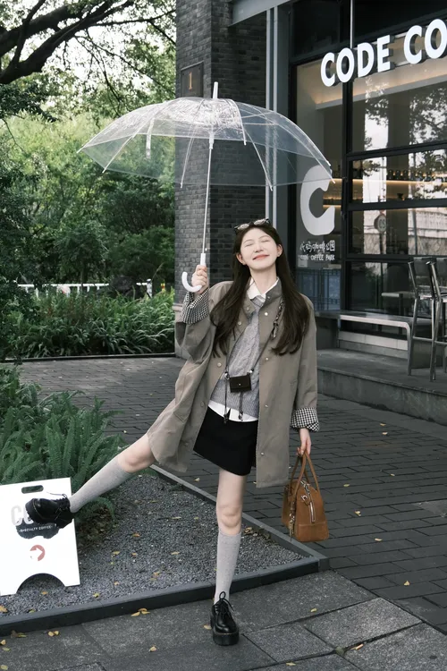 【钟意你】秋冬韩系气质风衣外套减龄灰色马甲白色衬衫黑色半裙套装